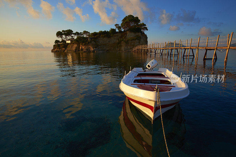 扎金索斯的Boat & Agios Sostis岛